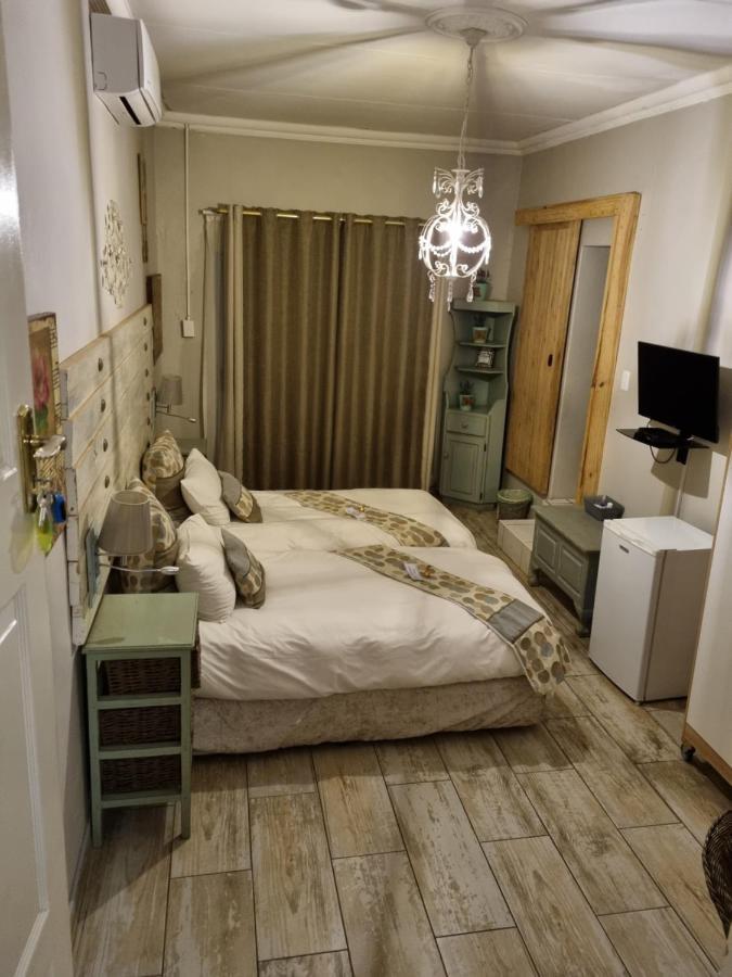 @Home Guest House Zeerust エクステリア 写真