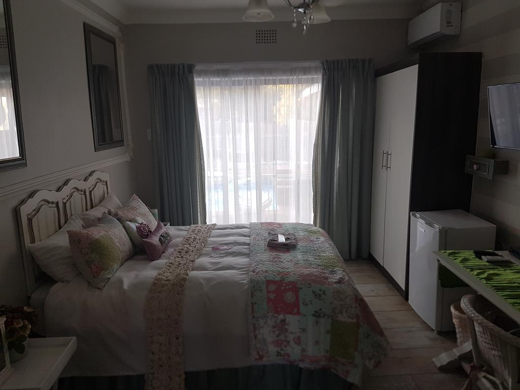 @Home Guest House Zeerust エクステリア 写真